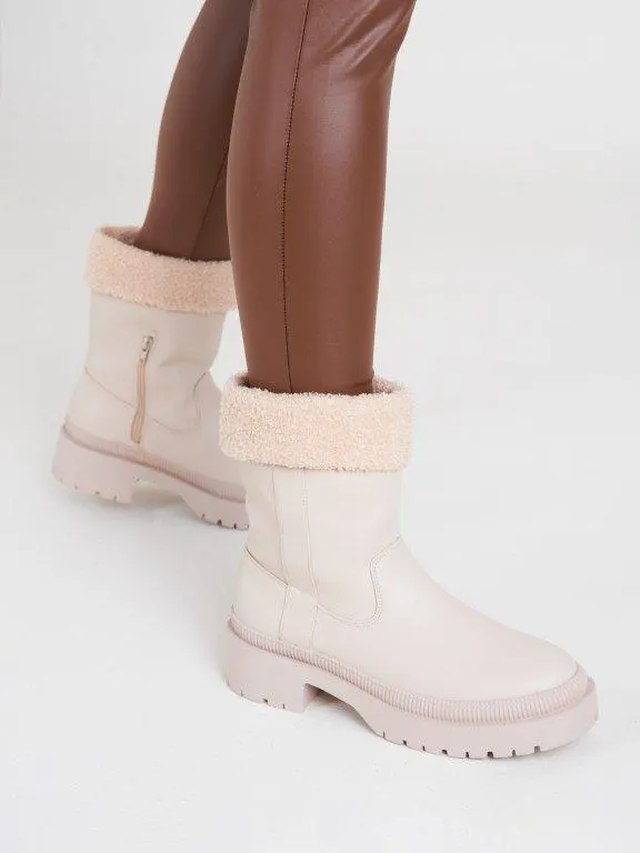 Kotníkové kozačky na platformě