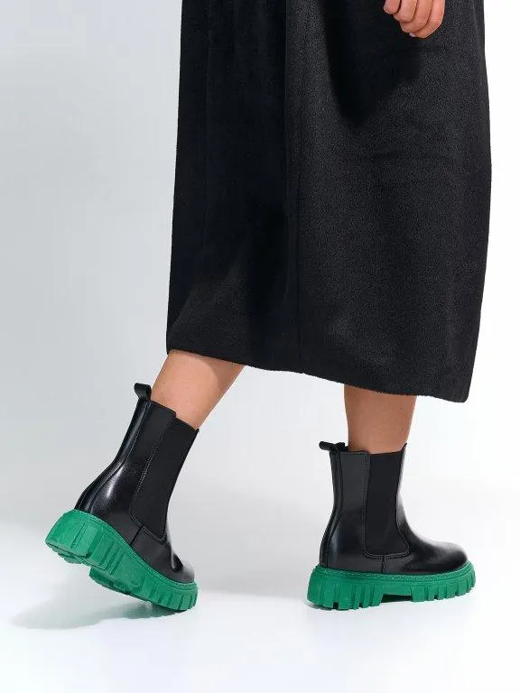 Kotníkové kozačky s barevnou podrážkou