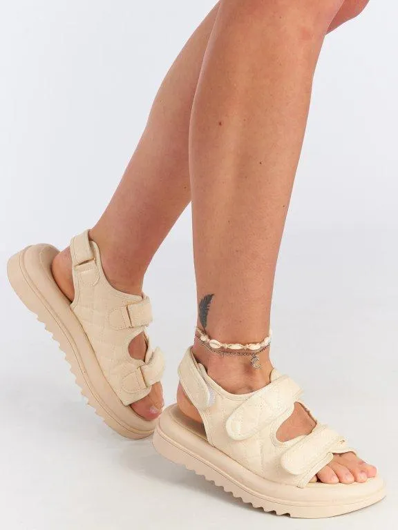 Sandále na platforme