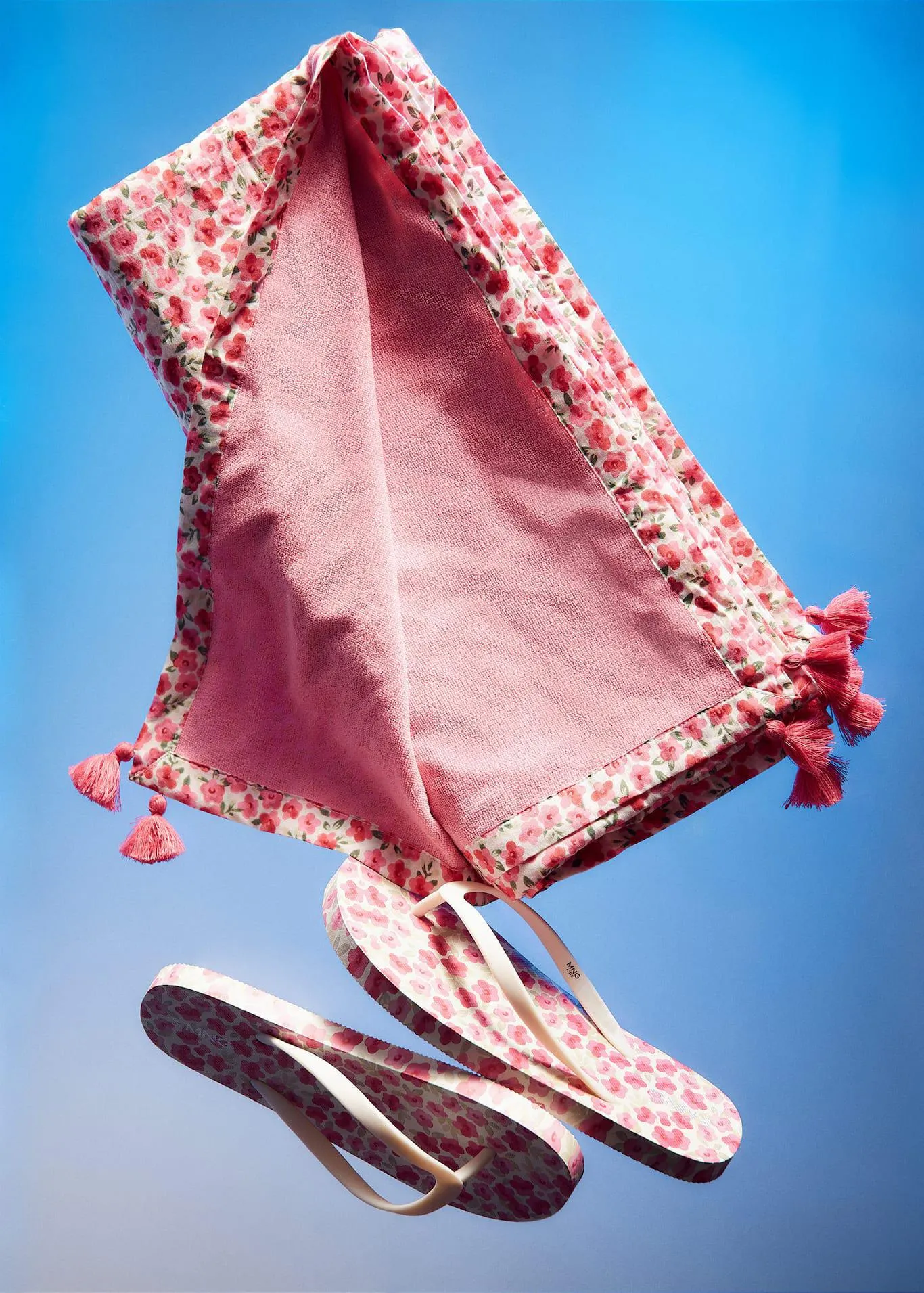 Bantlı parmak arası terlik