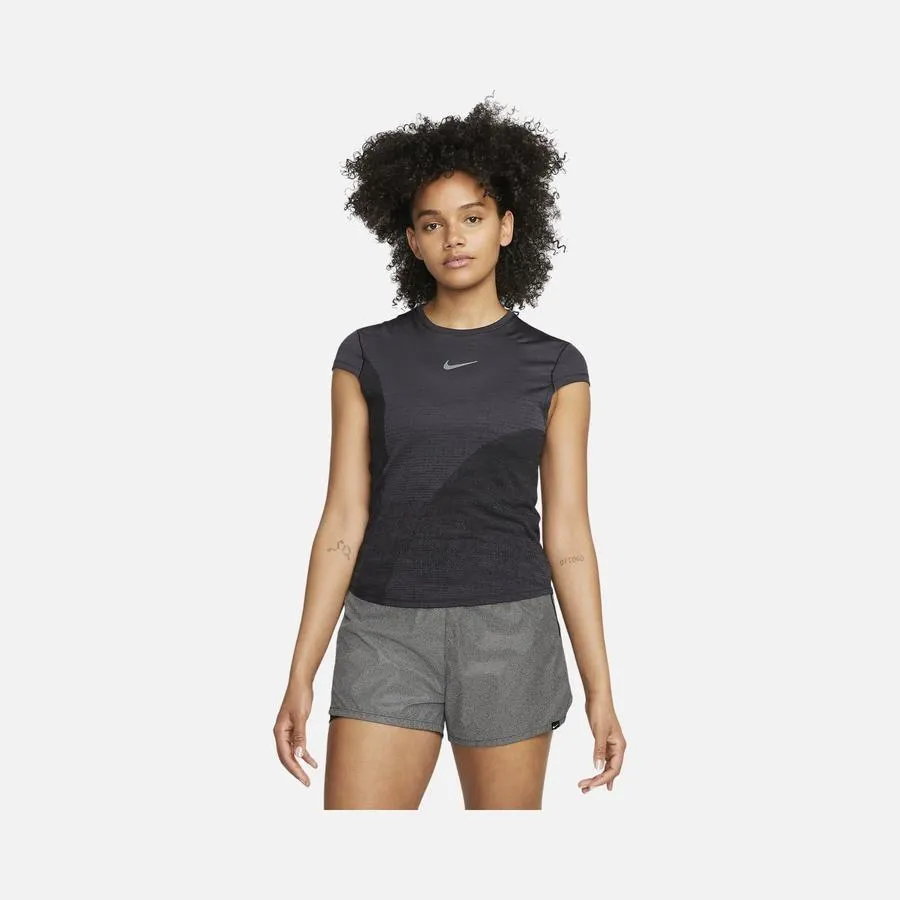 Nike Dri-Fit Run Division Running Short-Sleeve Kadın Tişört