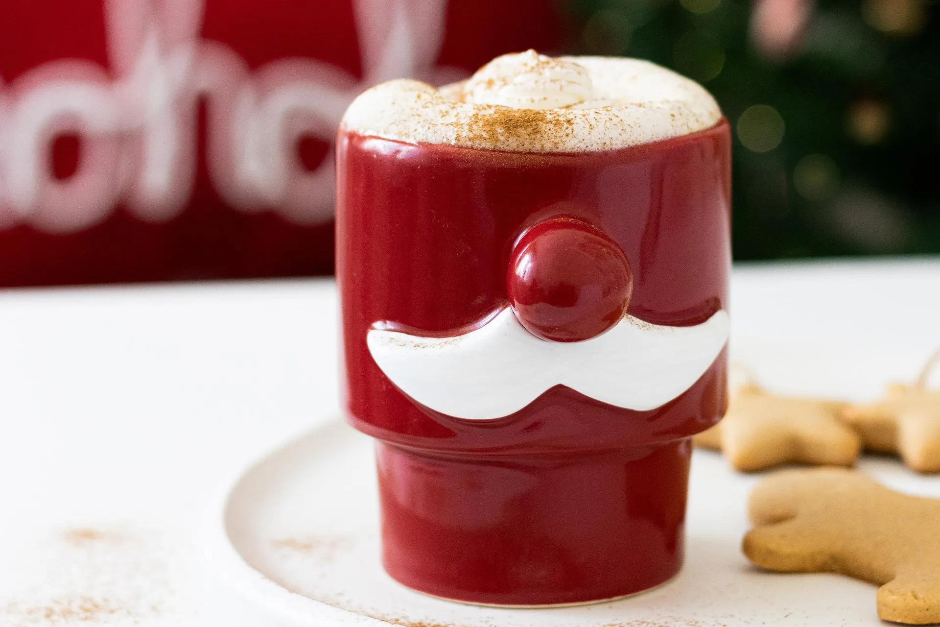 YILBAŞI NOEL BABA İNCE BEYAZ BIYIKLI KUPA, KIRMIZI (ZW4-199)