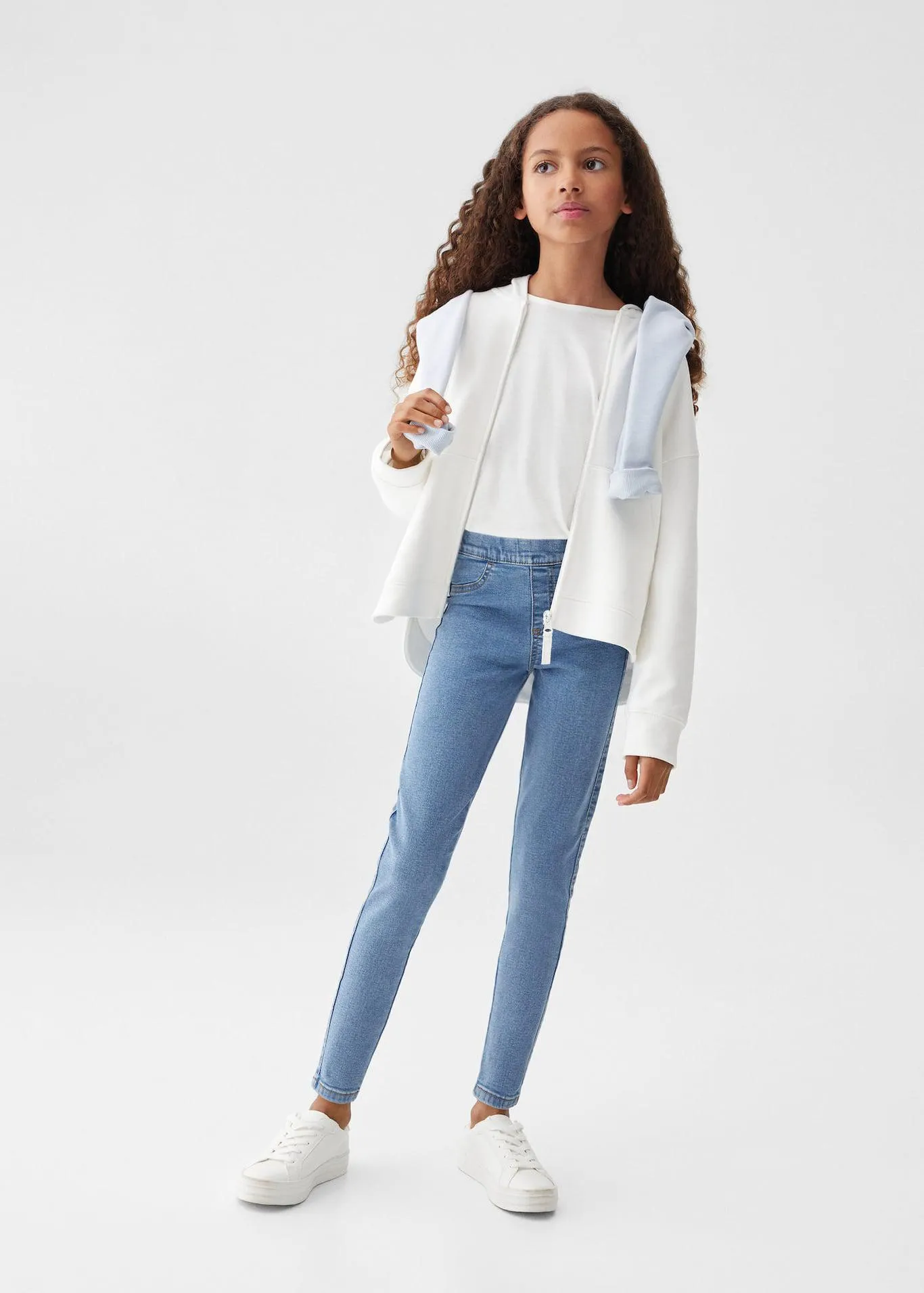 Beli bağcıklı jean pantolon