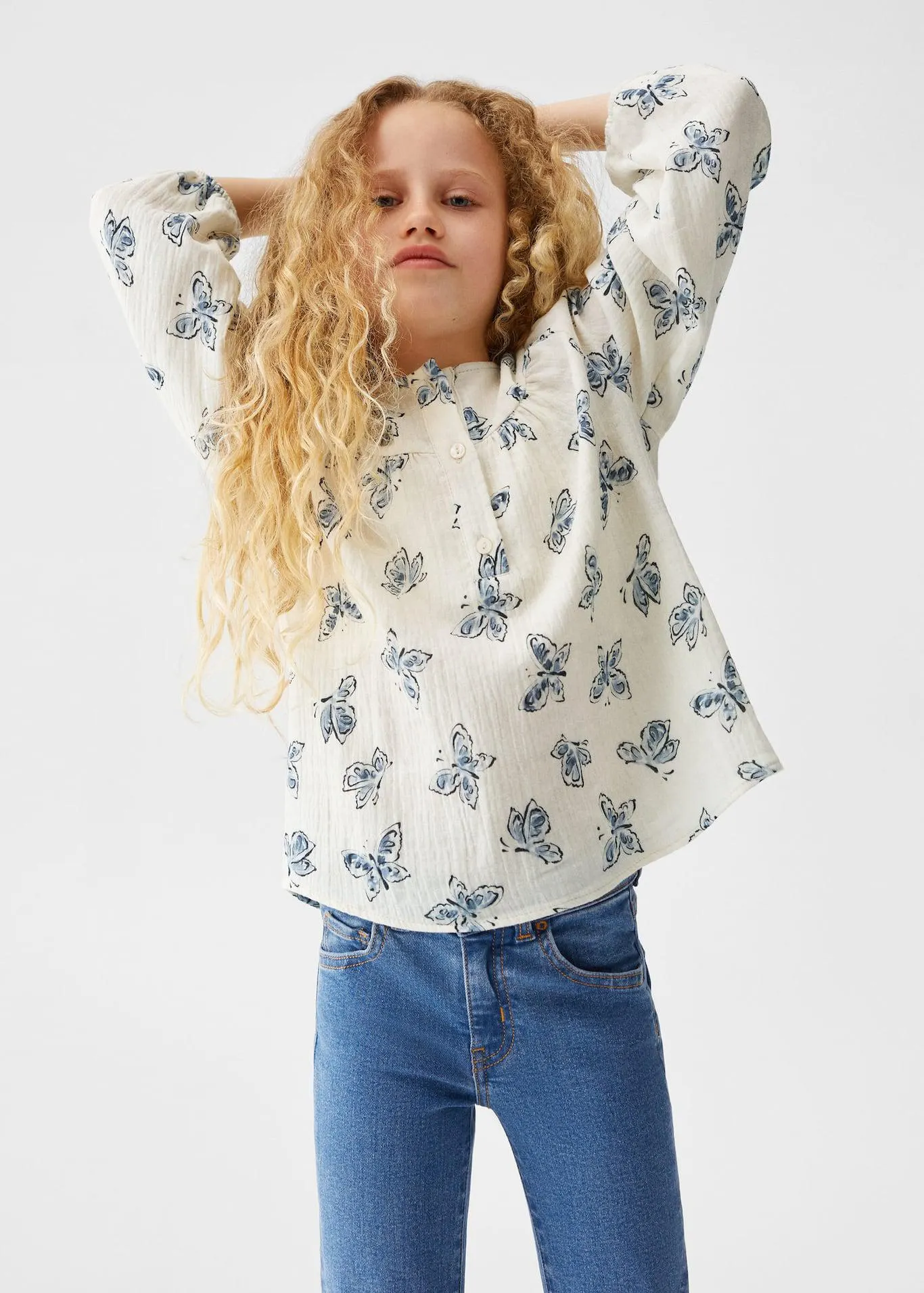 Kelebek desenli bluz
