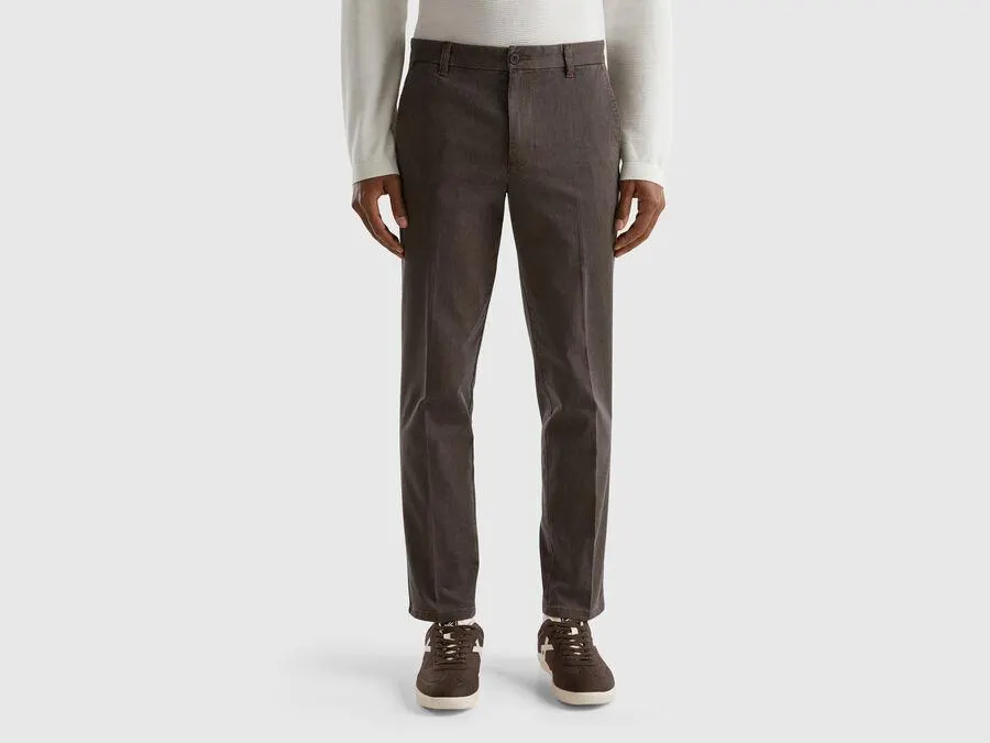 Chinos con microestampado slim fit