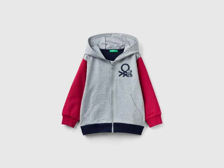 Sudadera ligera con capucha