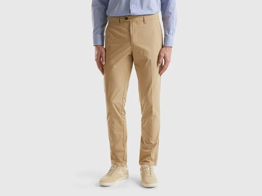 Chinos slim fit de algodón ligero