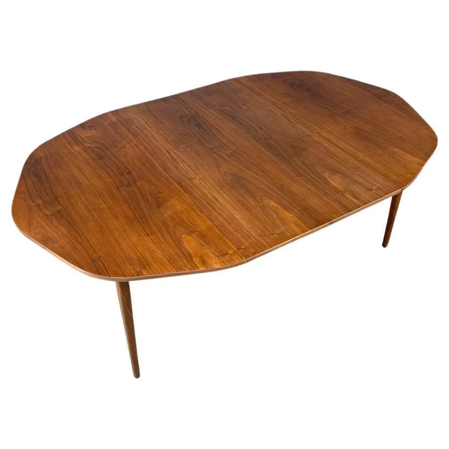 Recién Acabada - Mesa de comedor octogonal extensible de nogal, moderna de mediados de siglo