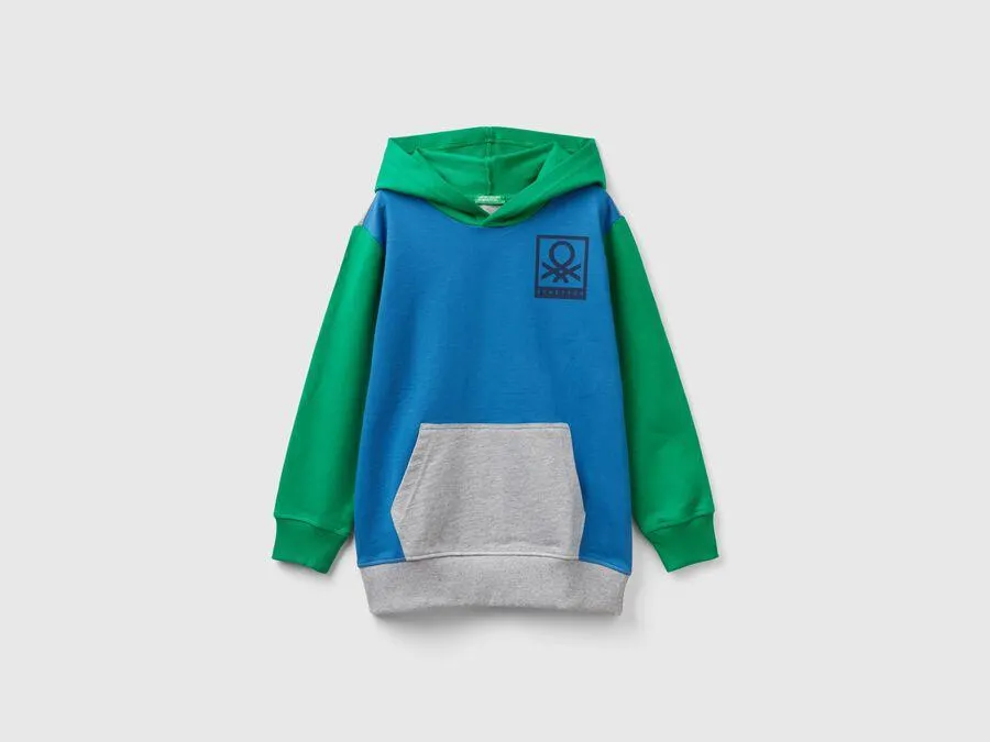 Sudadera ligera con capucha