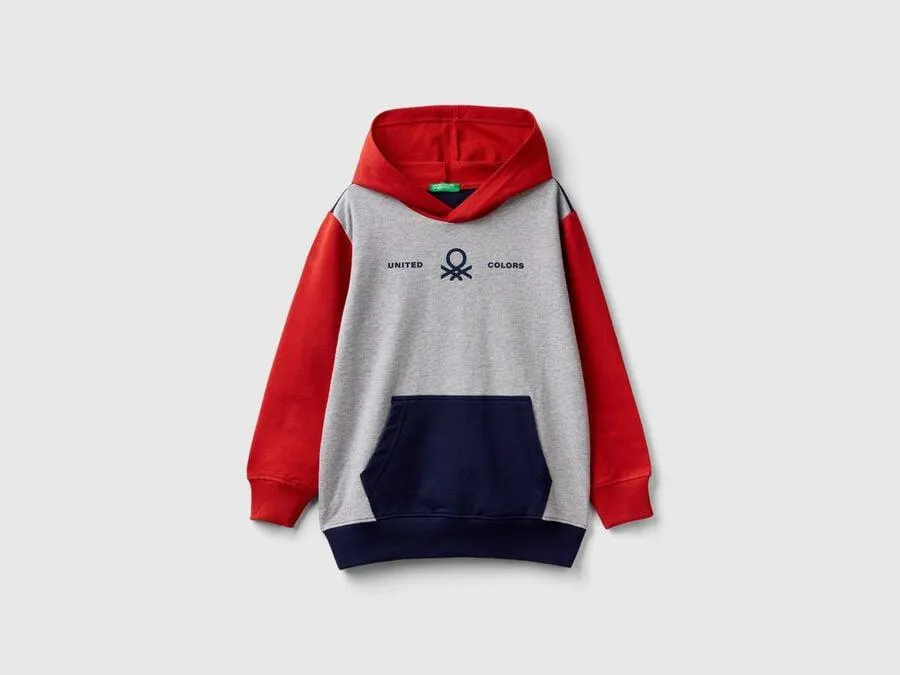 Sudadera ligera con capucha