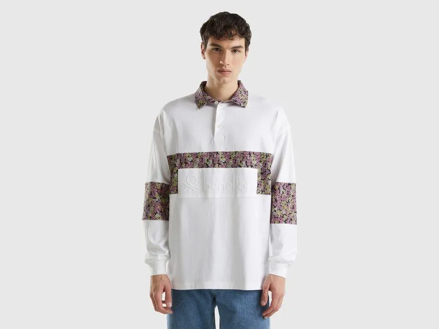 Polo de rugby con detalles florales