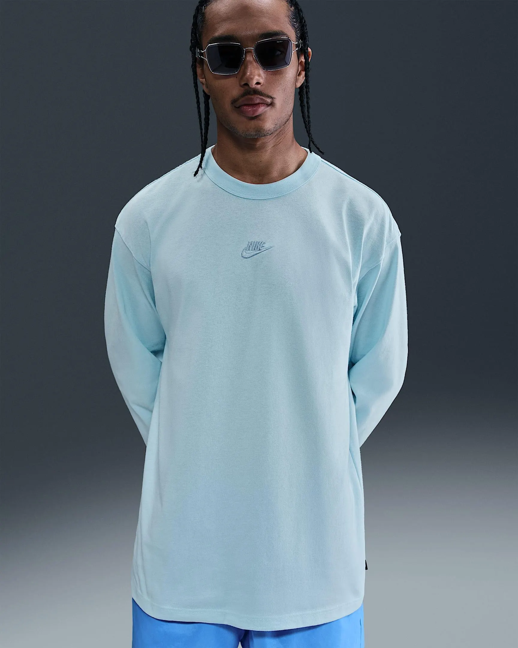 Nike Sportswear Premium Essentials