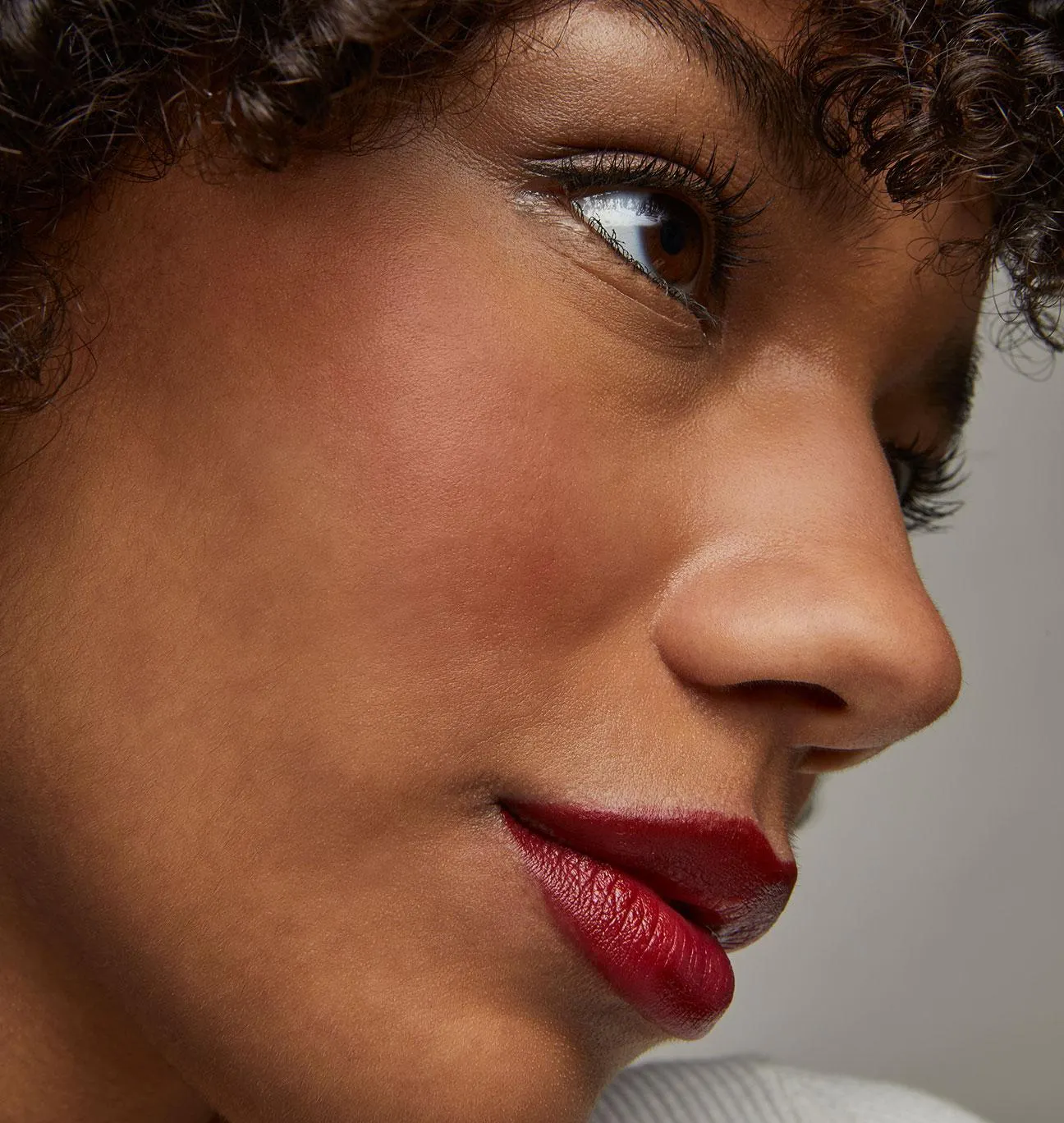 Color aterciopelado para labios y mejillas en una sola pasada sin esfuerzo.