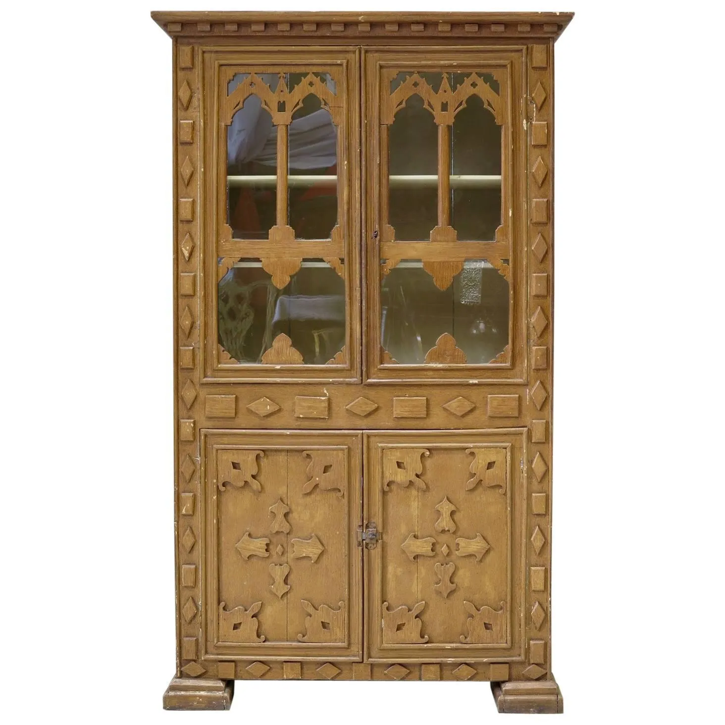 Armario de estilo neogótico con pintura de imitación del Jura, hacia 1900