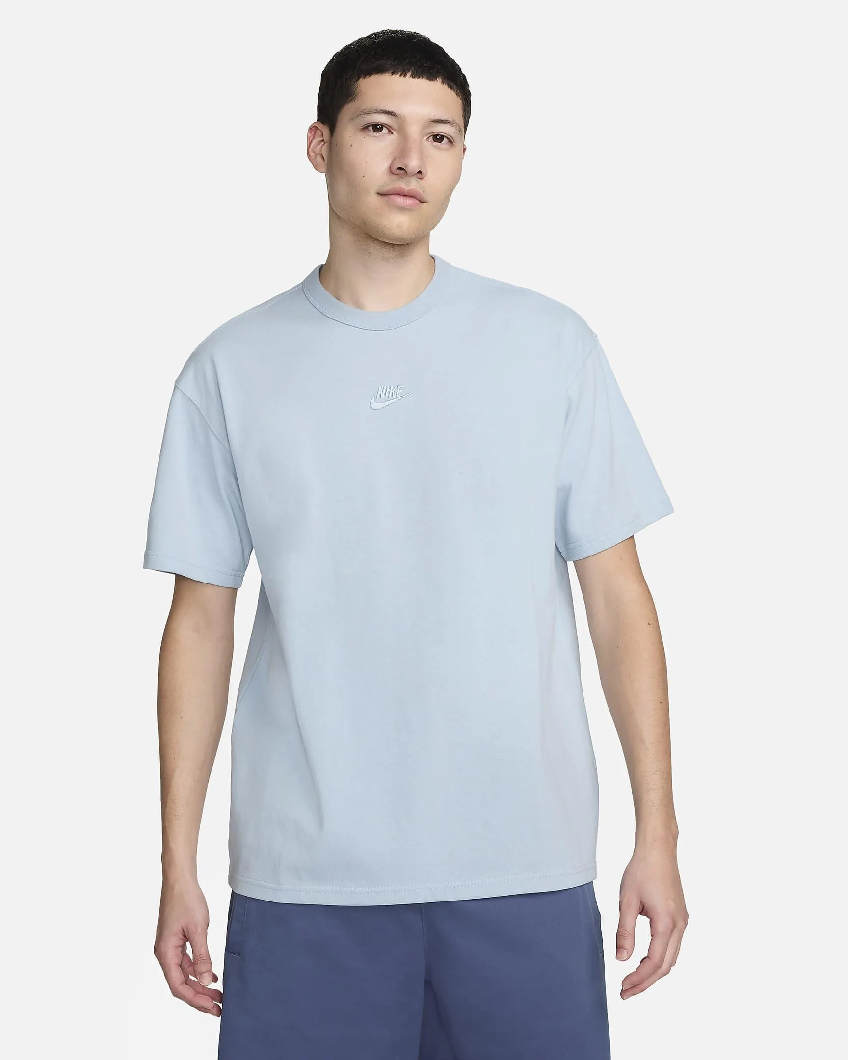 Nike Sportswear Premium Essentials