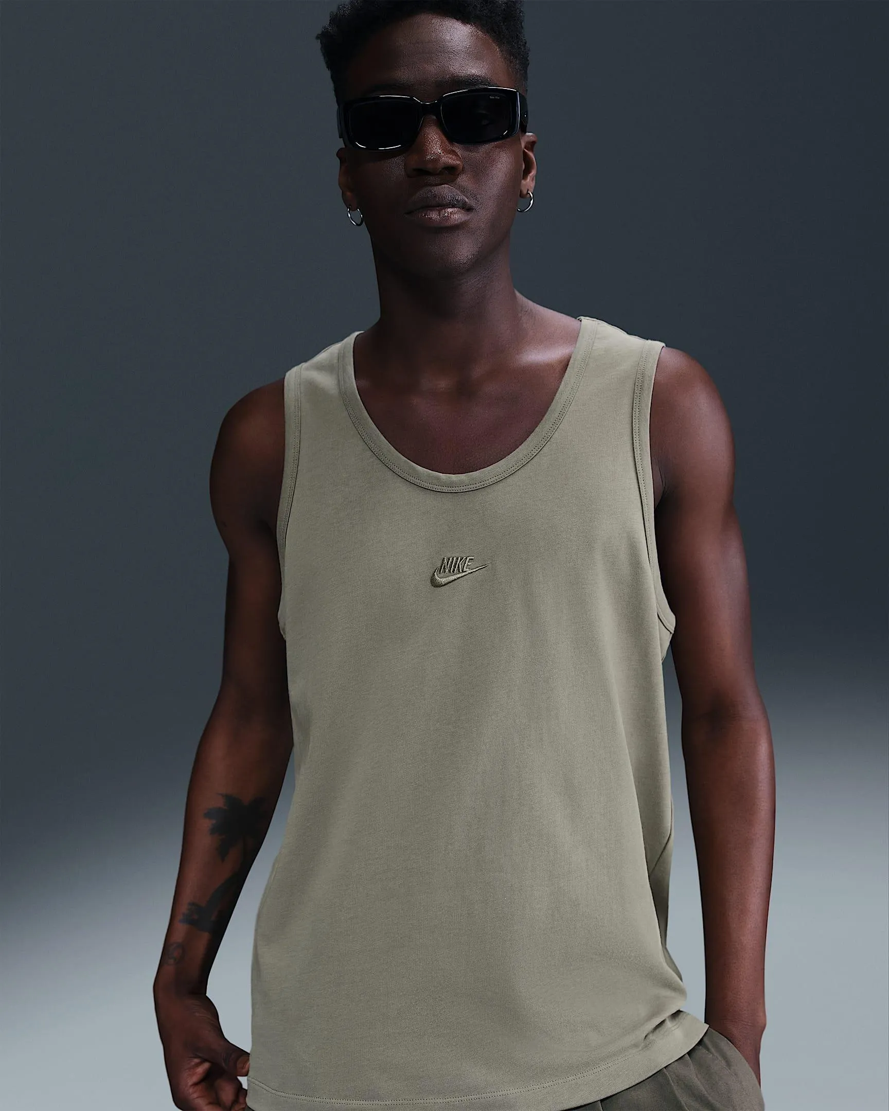 Nike Sportswear Premium Essentials