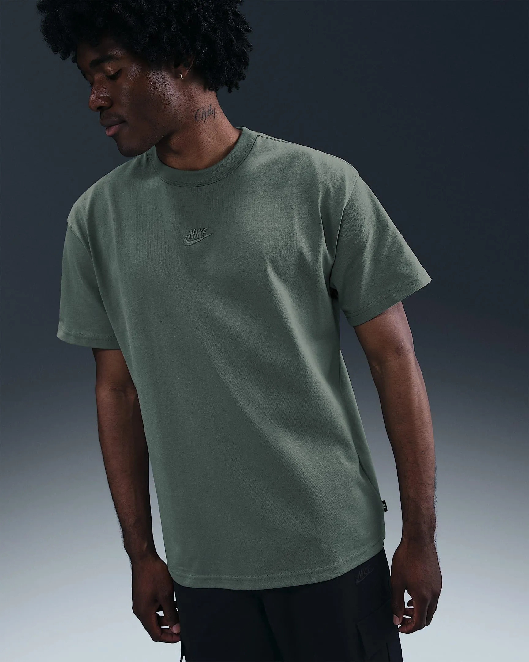 Nike Sportswear Premium Essentials