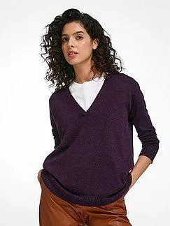 V-neck jumper with long sleeves