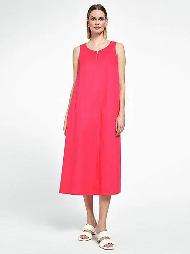 Sleeveless dress in flared style