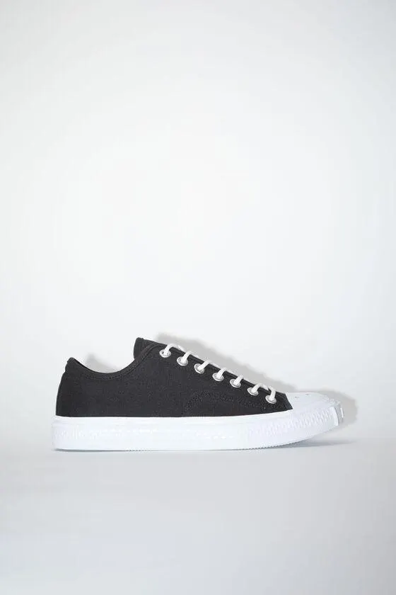Low top sneakers