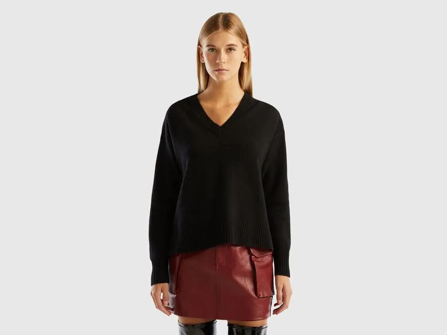 Oversized fit sweater with slits