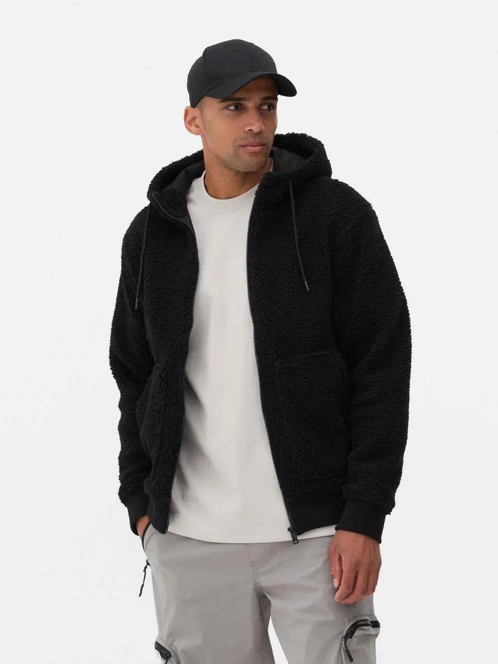 Camisola capuz forrada fecho correr