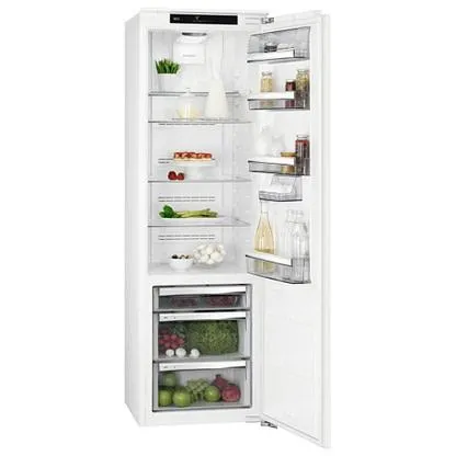 AEG SKS818E9ZC 177cm Integrated In Column Larder Fridge