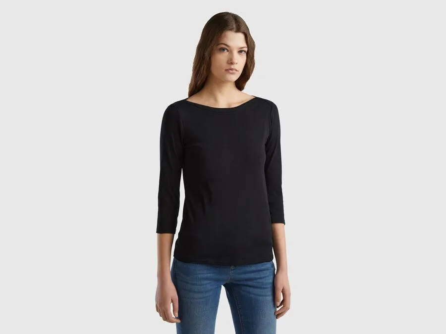 T-shirt with boat neck in 100% cotton