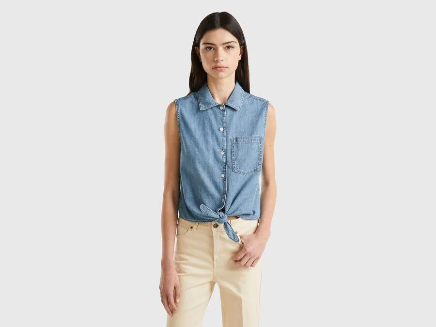 Sleeveless denim shirt