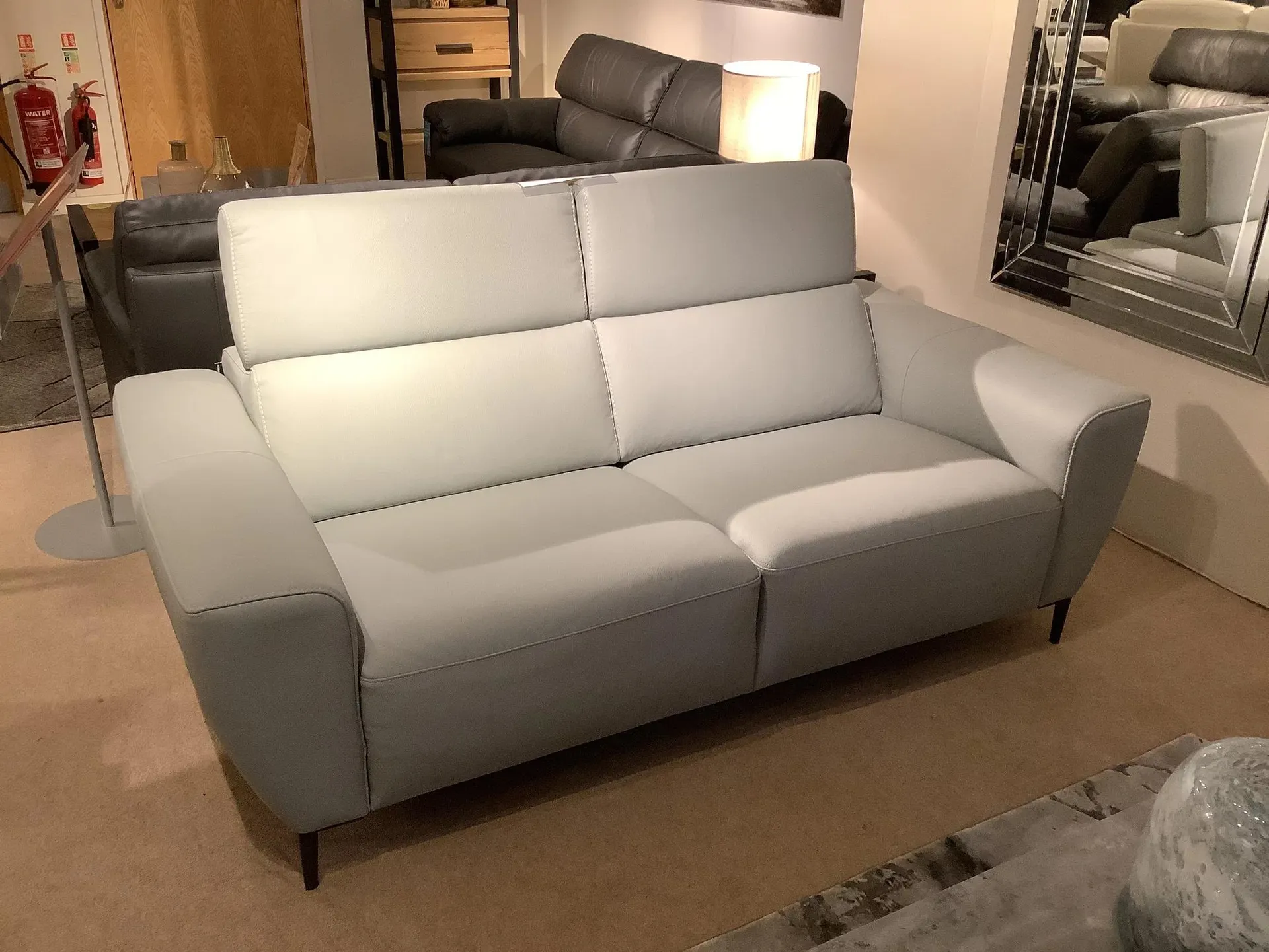 Milano 2.5 str sofa and stool