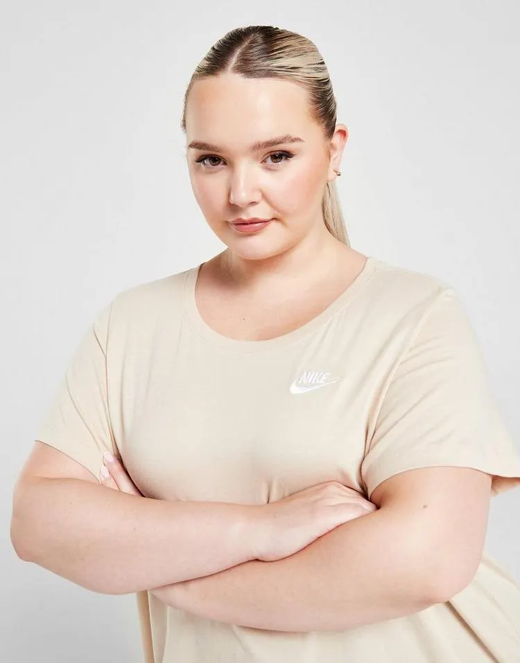 Nike Plus Size Club T-Shirt