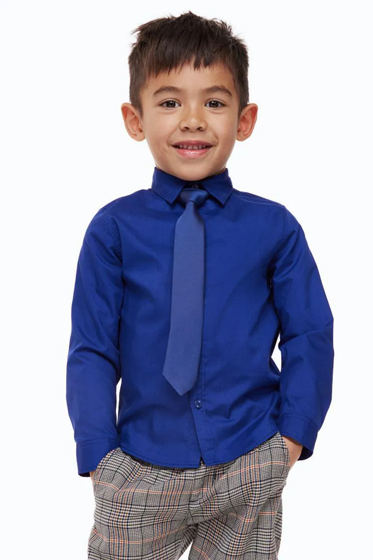 Shirt and tie/bow tie