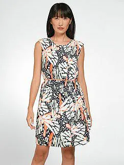 Pleated dress with round neckline