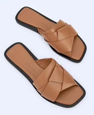 Flat leather sandal