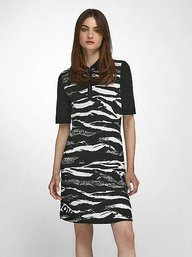 Dress with longer 1/2-length sleeves