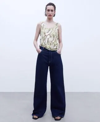 Printed T-shirt with straps