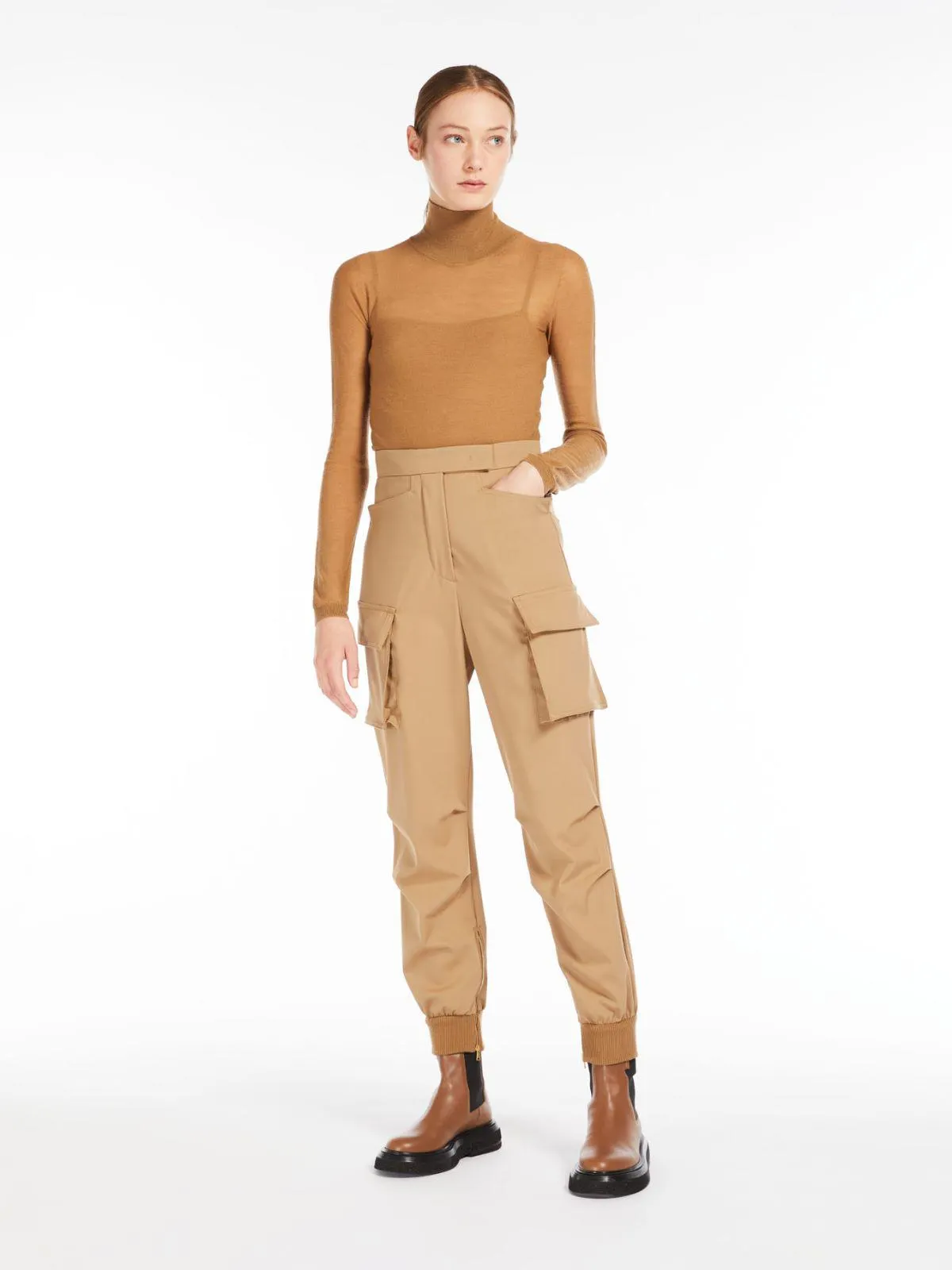 Cargo trousers in gabardine wool