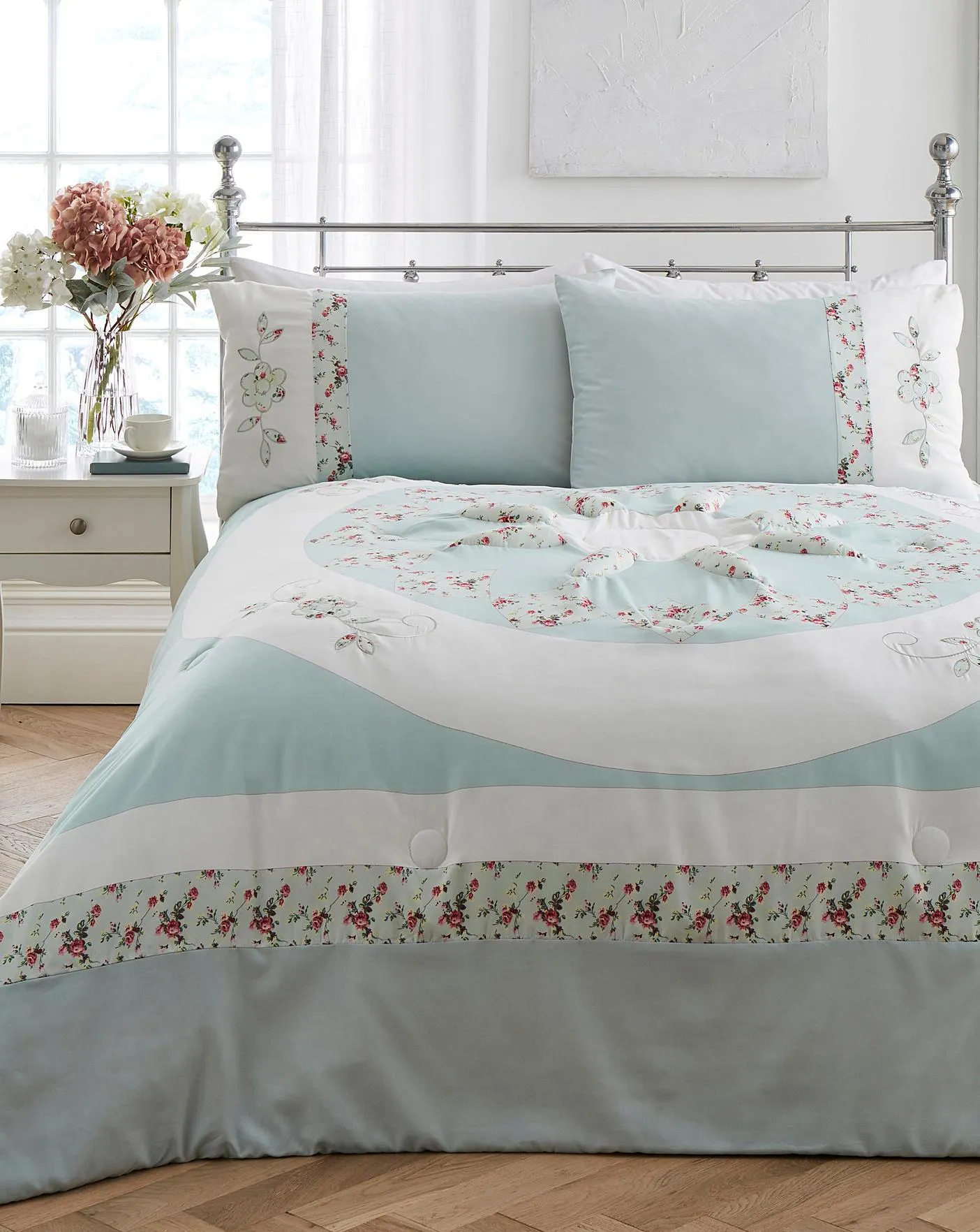 Chloe Duck Egg Throwover