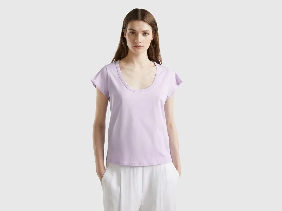 T-Shirt mit weitem Ausschnitt