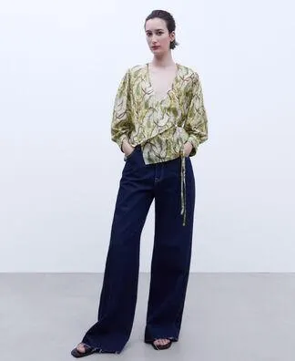 Cotton puffed sleeve shirt