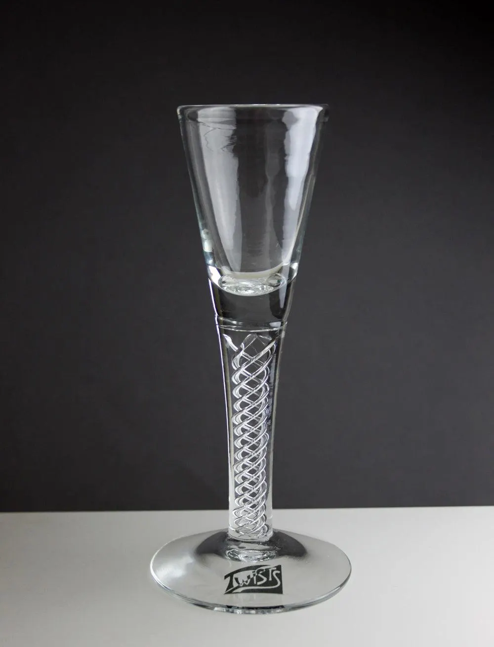 Port Air Twist Glass