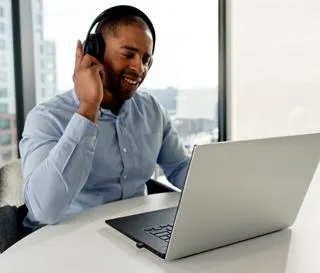 Bose Noise Cancelling Headphones 700 UC