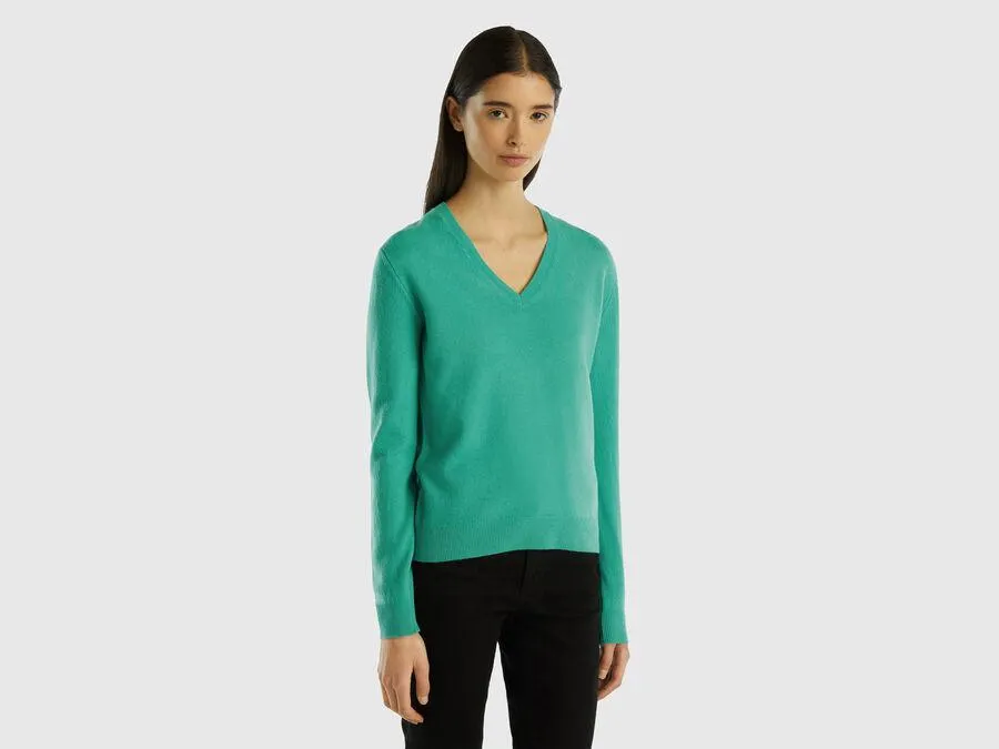 Light green V-neck sweater in pure Merino wool