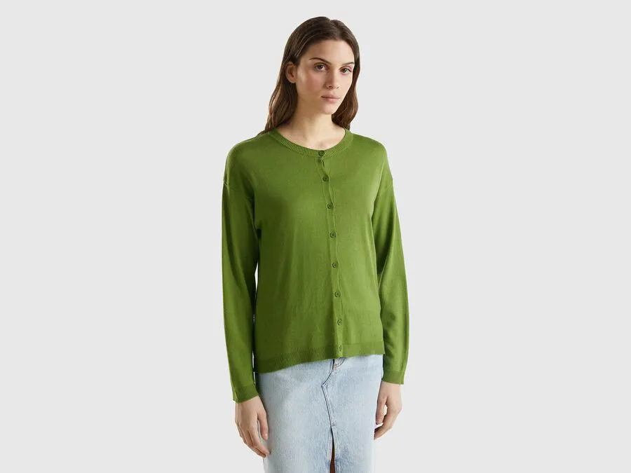 Crew neck cardigan with buttons