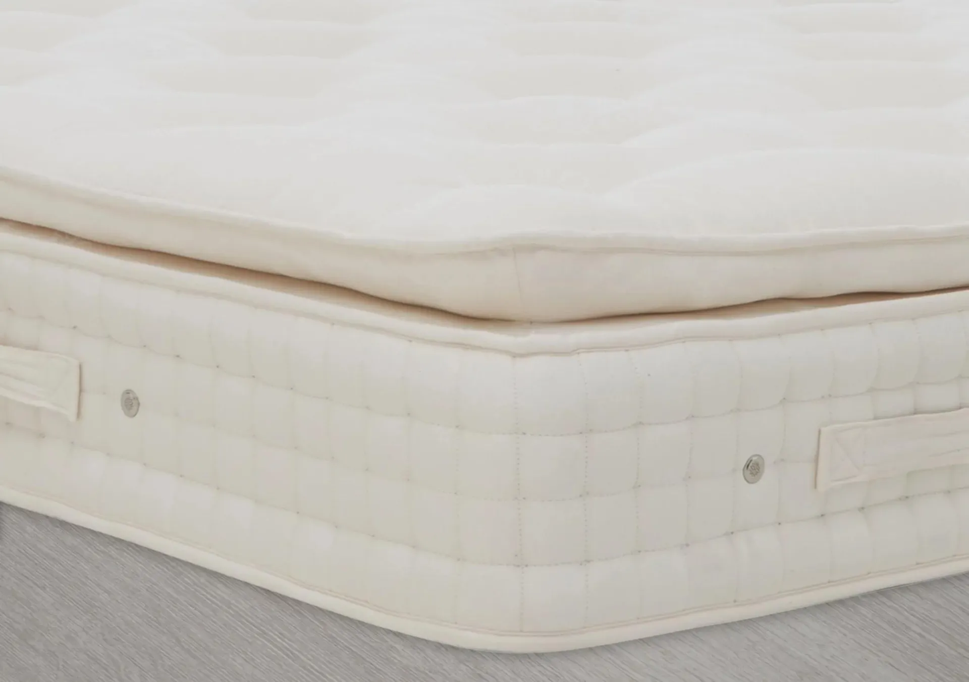 https://www.furniturevillage.co.uk/bespoke-luxury-mattress/ZFRSP000000000042151.html?dwvar_ZFRSP000000000042151_size=4ft6&dwvar_ZFRSP000000000042151_tension=firm