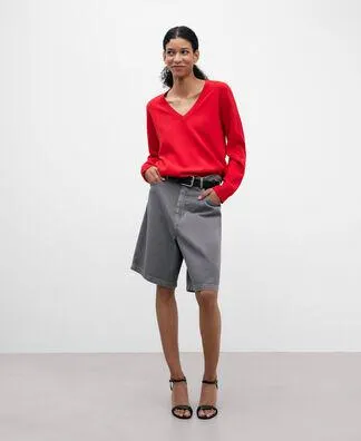 Basic V-neckline sweater