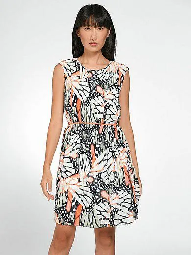 Pleated dress with round neckline