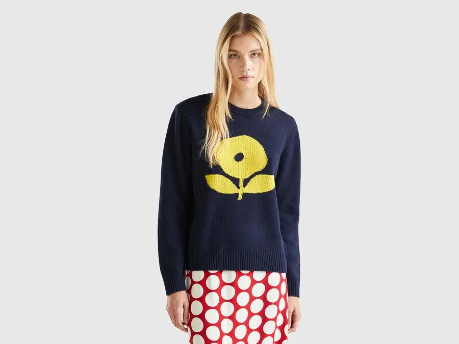 Sweater with floral inlay