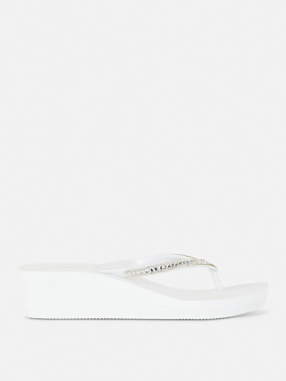 Flipflops mit Keilabsatz und Strasssteinen