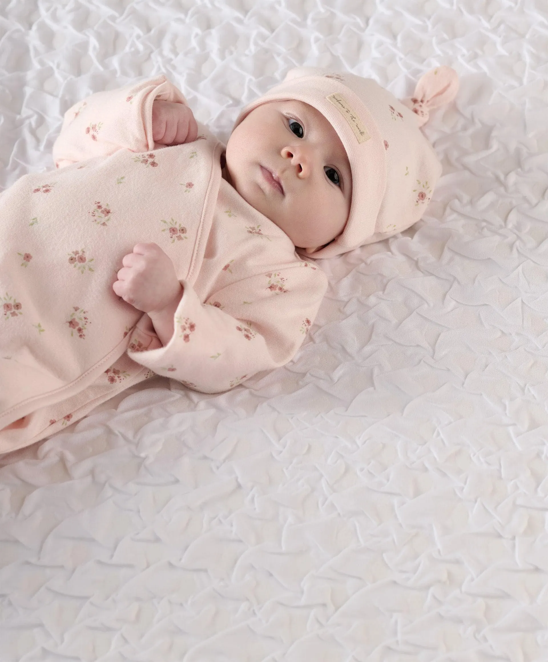 2 Piece Floral Knotted Baby Gown and Hat Set